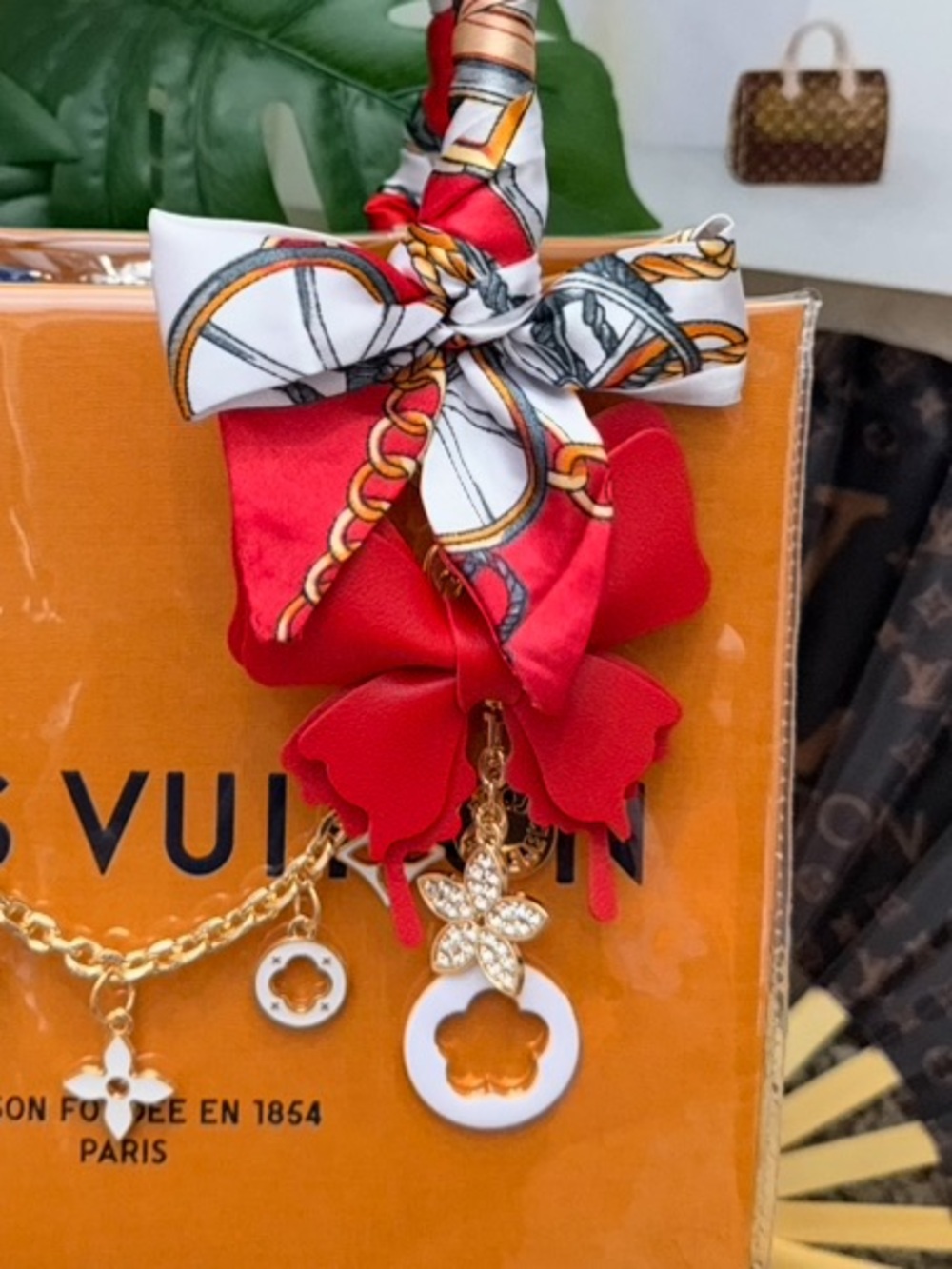 ♥️🤍 Louis Vuitton Gift Bag Tote🤍♥️ - Picture 3 of 7